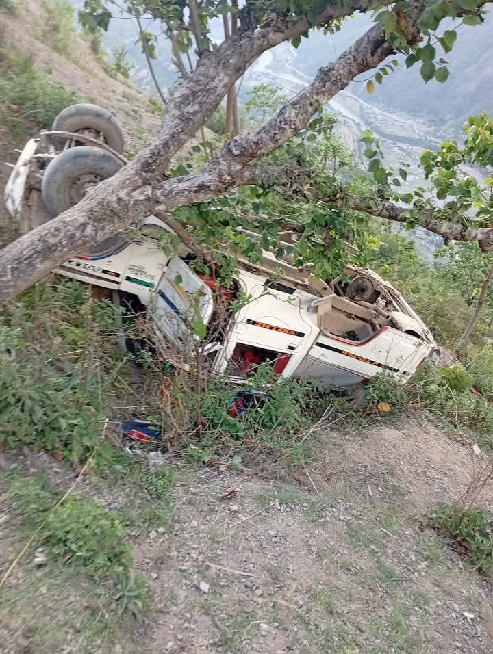 आठविसकोटको खौलामा जिप दुर्घटना, सहचालक घाइते