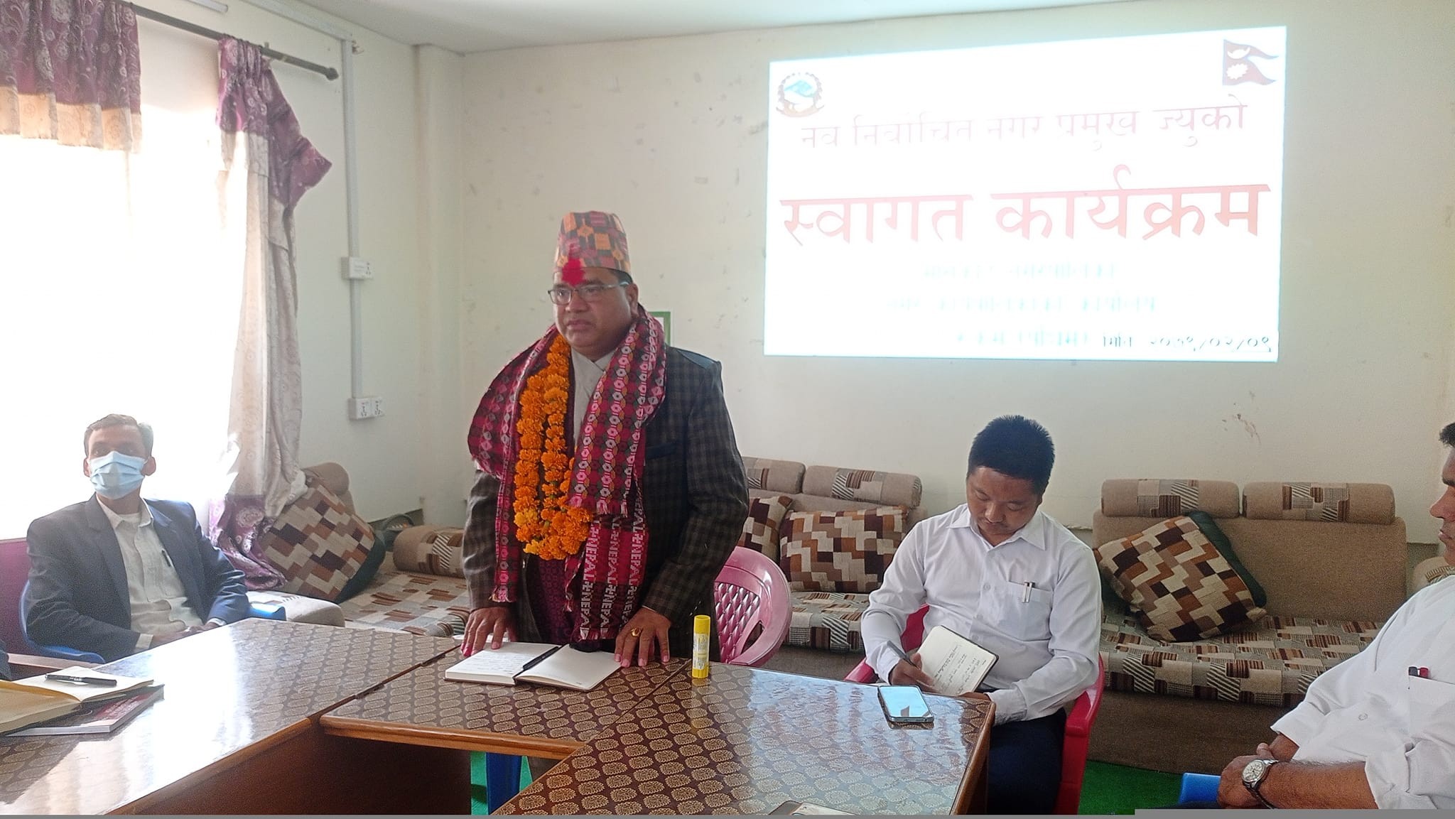 मुसिकोट नगरपालिकाका प्रमुख महेन्द्रद्वारा पदभार ग्रहण