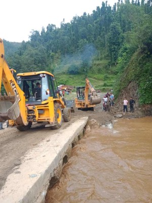 राप्ती राजमार्ग अन्तर्गत पितिबाङ खोलाको कलभर्ट मर्मतपछि सडक सुचारु