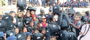 अनेरास्ववियूद्वारा  भूकम्प प्रभावित क्षेत्रका बिद्यार्थीलाई शैक्षिक सामाग्री वितरण