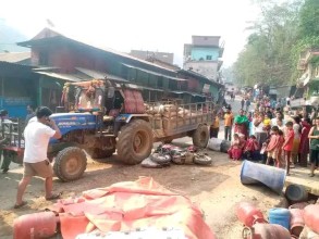 सिम्रुतुमा ट्रकले मोटरसाईकललाई ठक्कर दिँदा एक जनाको घटनास्थलमै मृत्यु