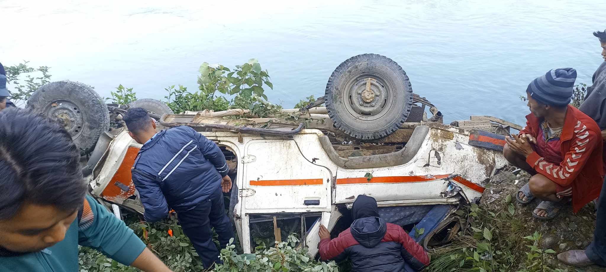 खोलागाउँबाट मुसिकोट जाँदै गरेको जिप दुर्घटना, २२ जना घाईते, ७ जनाको अवस्था गम्भिर