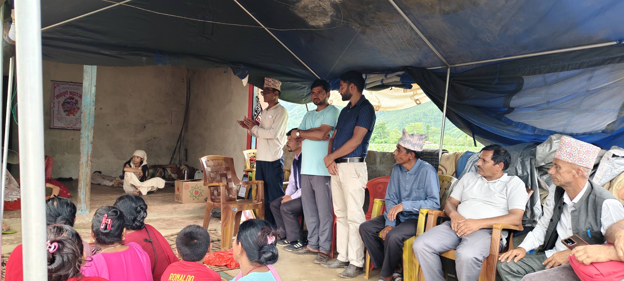बिचल्लीमा परेका बालबालिकालाई माओवादी केन्द्र चौरजहारीद्वारा ५० हजार सहयोग
