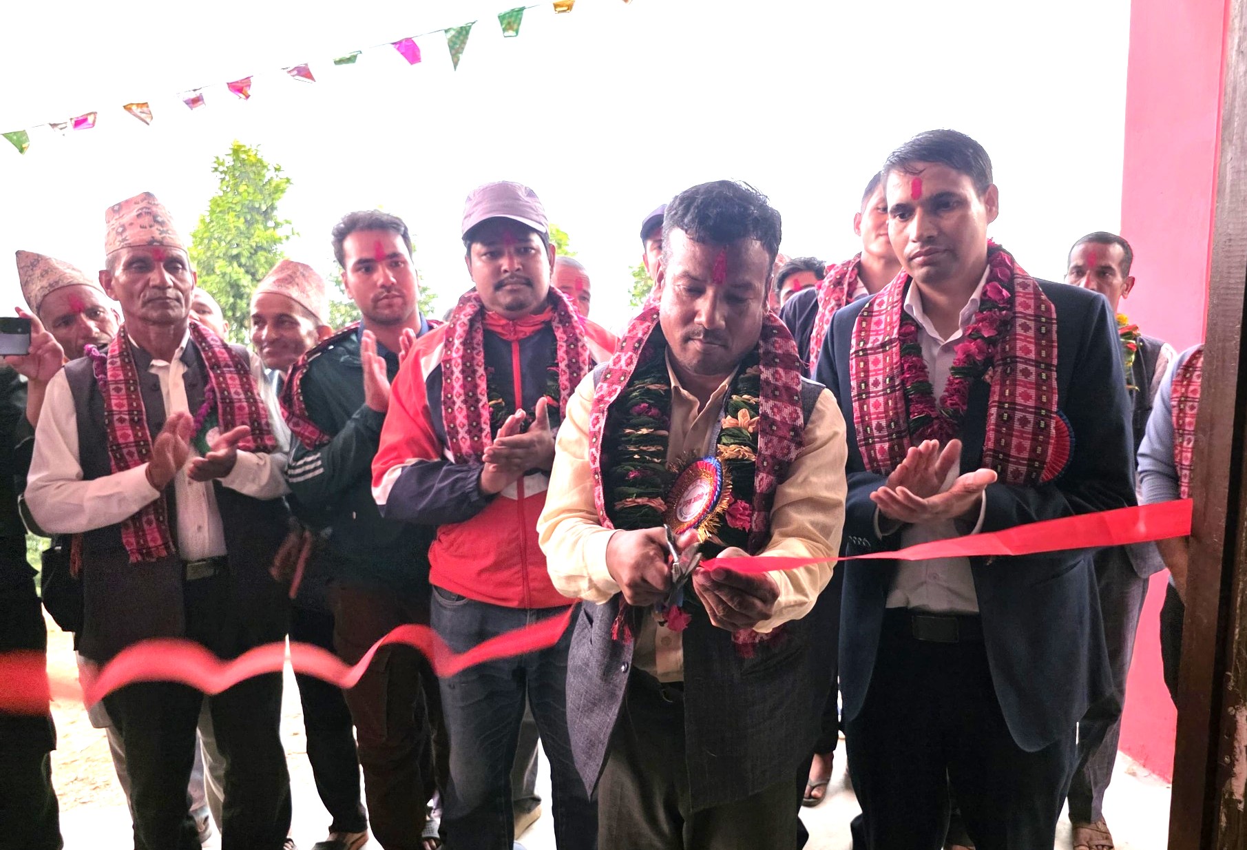 चौरजहारी नगरपालिका ८ को सेवा प्रवाह आफ्नै भवनबाट 