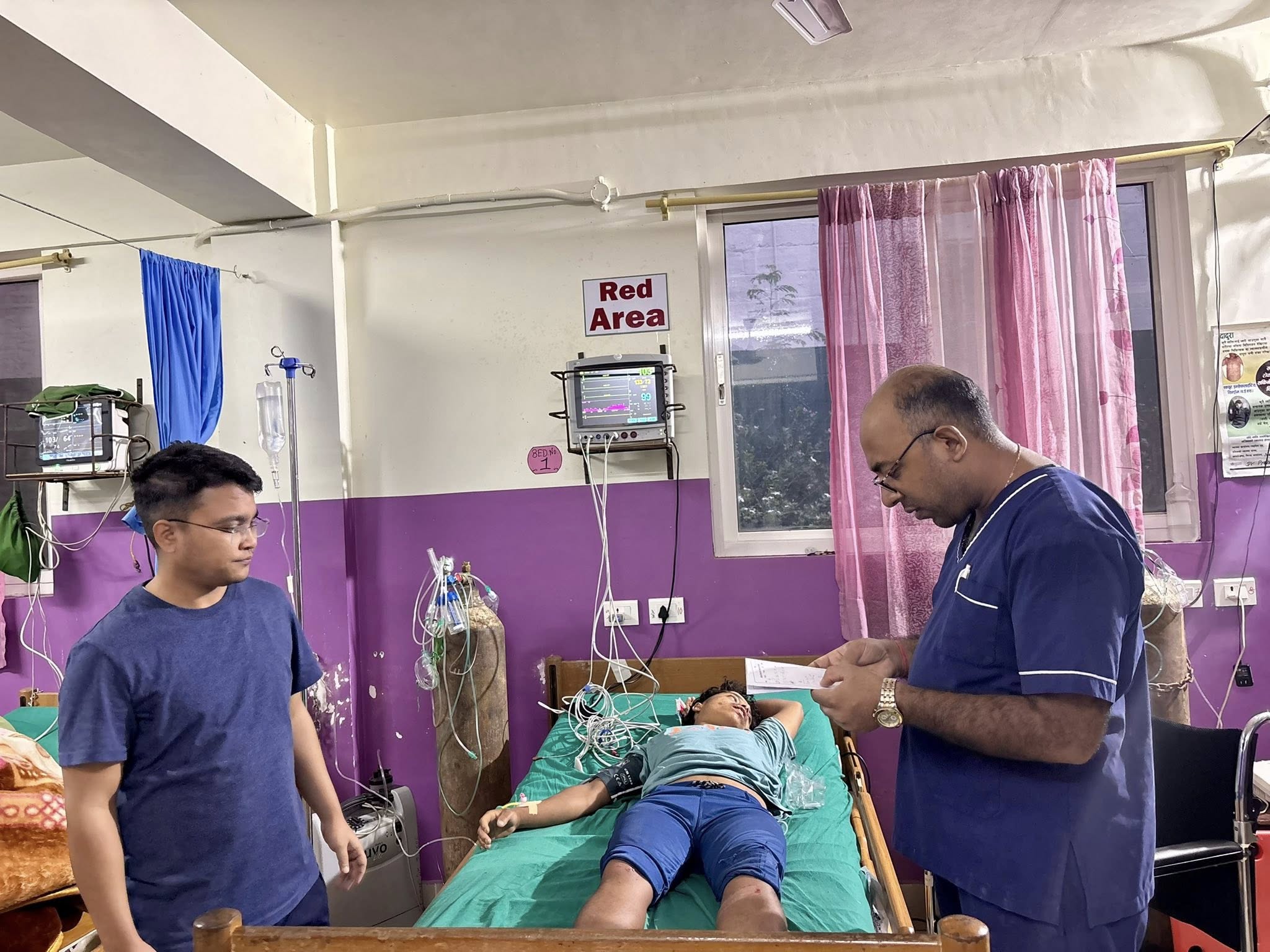 नेपालगञ्जबाट रुकुम आउँदै गरेको गाडी सल्यानमा दुर्घटना, तीन जनाको अवस्था गम्भिर