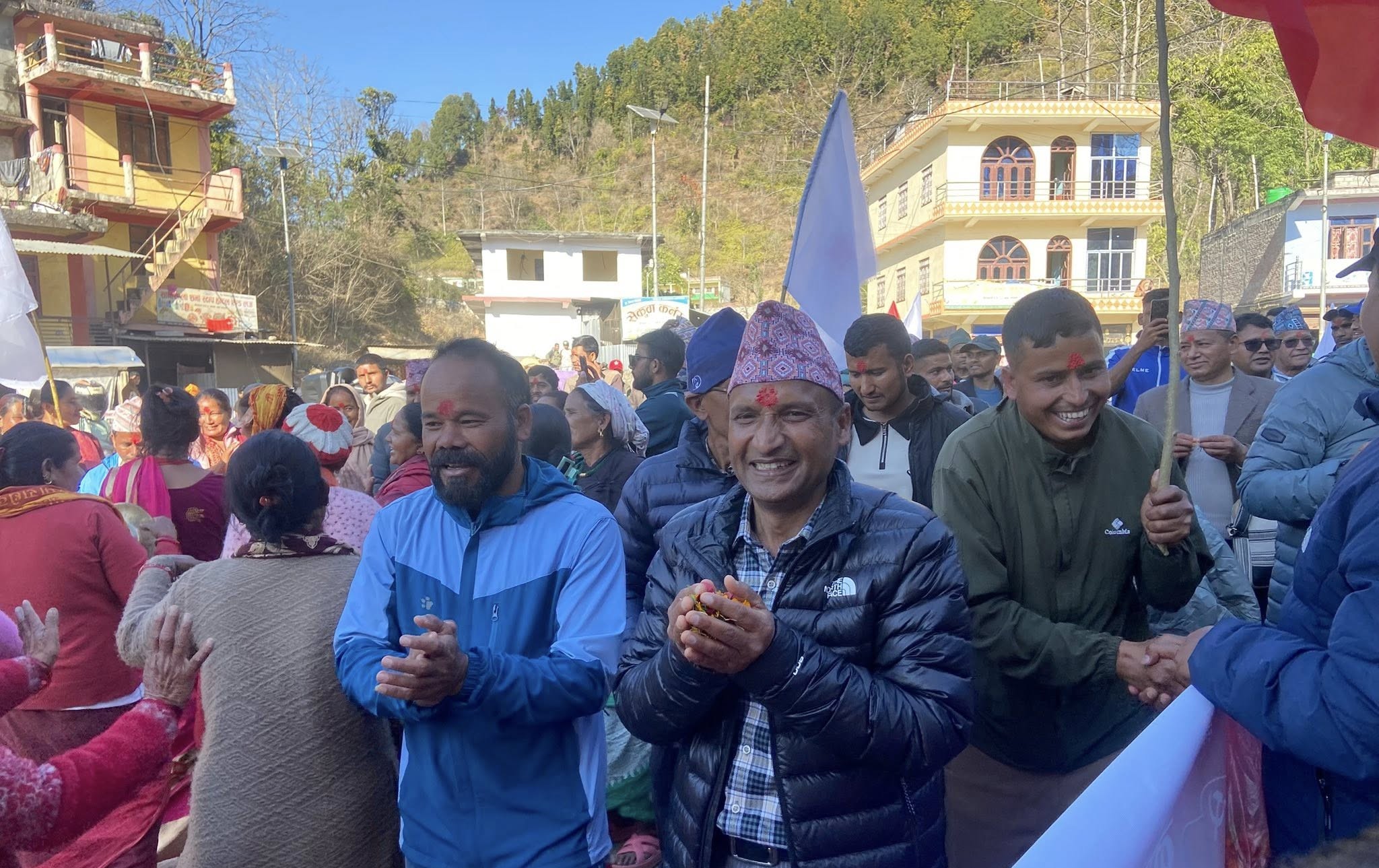 चौरजहारीमा नेकपाको चुनावी अभियान : गृह नगरमा उम्मेदवार शर्मालाई भव्य स्वागत, कार्यकर्तामा उत्साह