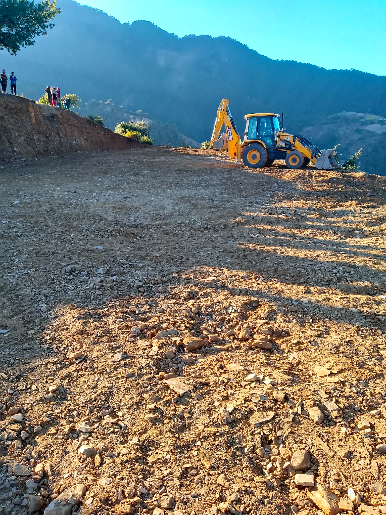 सानीभेरीको हाँसुमा परिवर्तनशिल युवा क्लबले बनायो खेलमैदान 