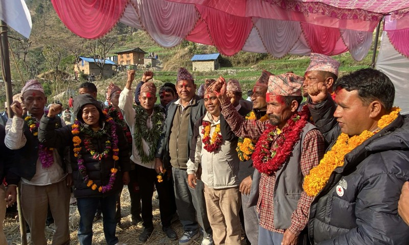 रुकुममा कांग्रेस र एमालेका पाँच कार्यकर्ता नेकपामा प्रवेश