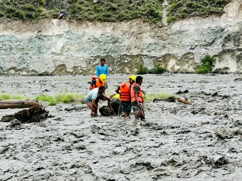 डोल्पामा भेरी नदीमा फसेका चार जनाको उद्धार