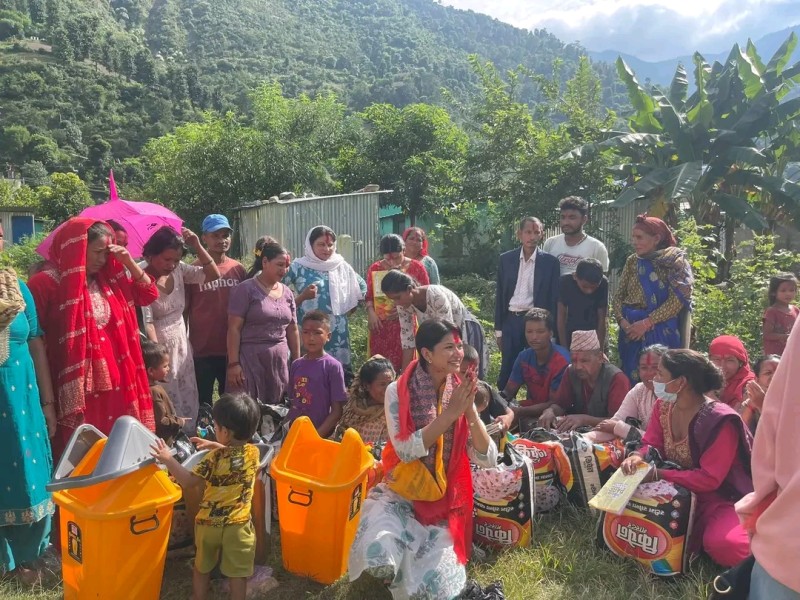 कलाकार दिपा शाहीद्वारा बादी समुदायलाई सहयोग