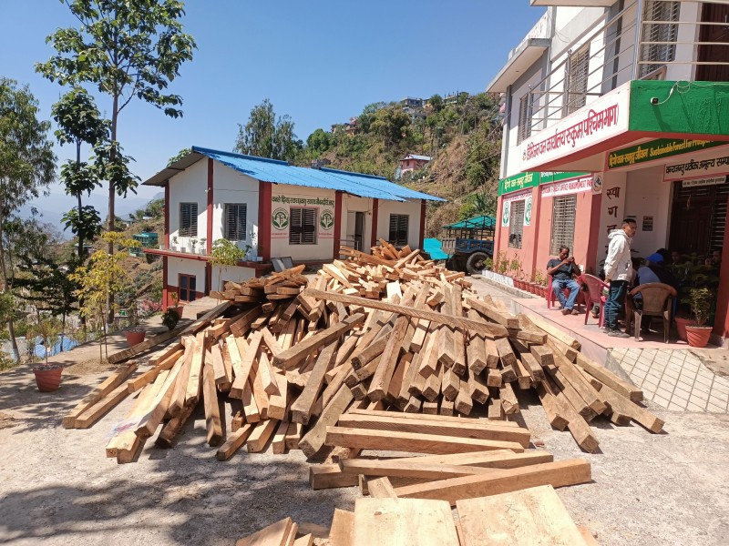 रुकुम पश्चिममा अवैध रुपमा चिरान गरिएको ७६२ थान काठ बरामद