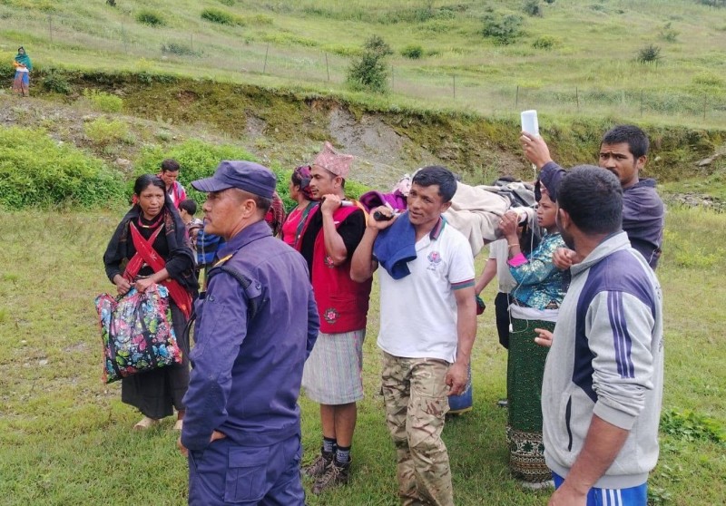 मृत बच्चाकाे जन्मपछि मैकोटकी मन्दयाको अवस्था गम्भिर, हेलिकप्टरमार्फत उद्धार