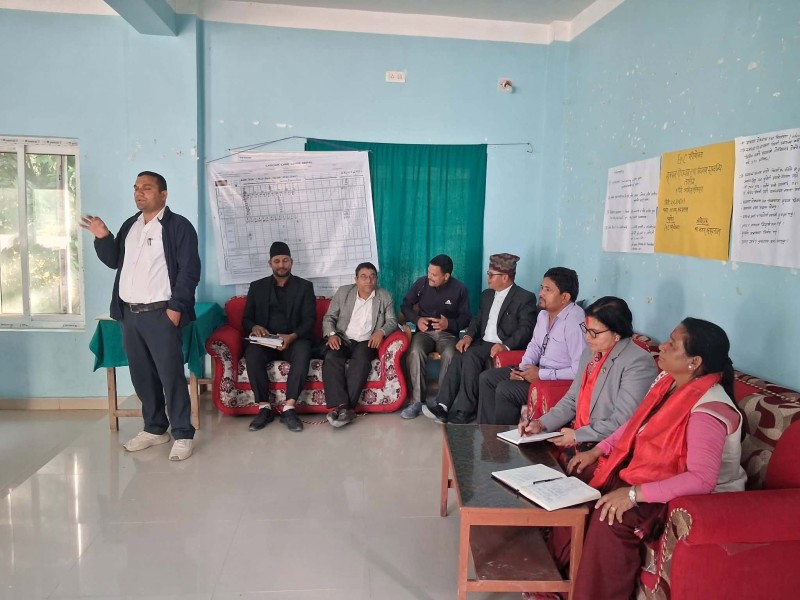 मन्त्रीद्वयद्वारा आठबिसकोट नगर अस्पतालको निरीक्षण