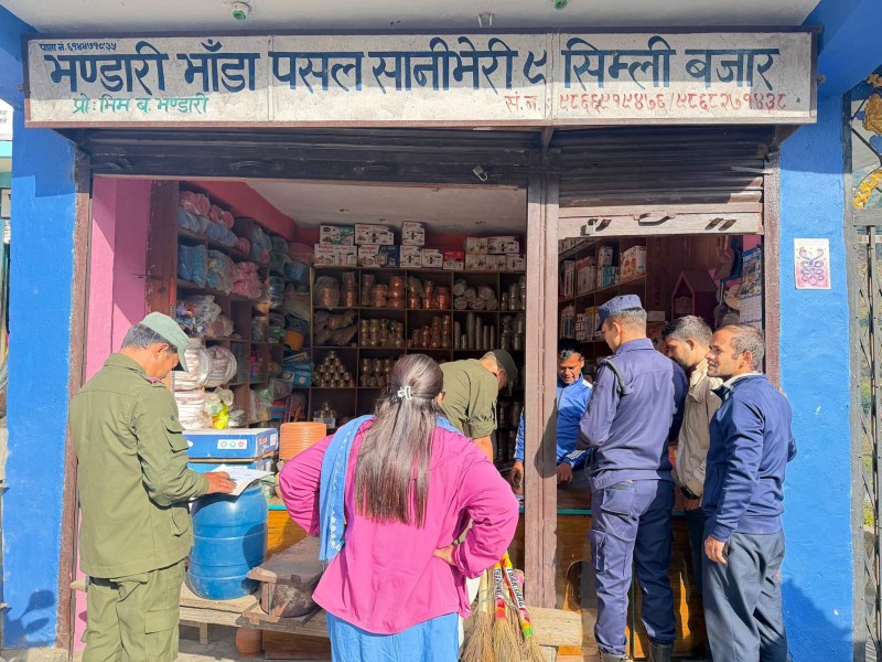 सानीभेरीको सिम्ली बजारमा अनुगमन, साढे ३५ हजारका म्याद गुज्रिएका सामान नष्ट