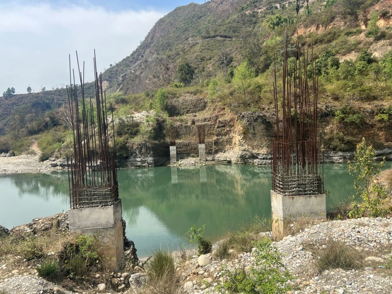 मध्यपहाडी राजमार्गकै पुल तेह्र वर्षदेखि अलपत्र 