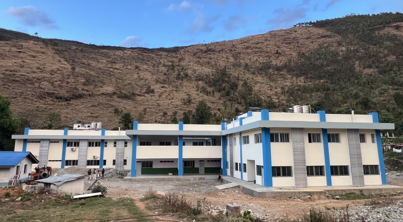 दुई पटक म्याद थप्दा पनि पुरा भएन जिल्ला अस्पतालको भवन, फेरि म्याद थपको पर्खाइ