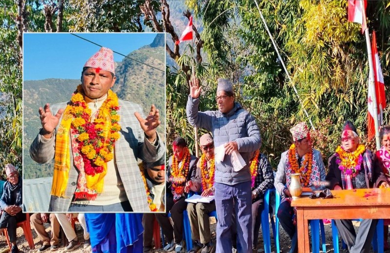 चौरजहारीका घरदैलोमा कांग्रेसका उम्मेदवारसहितको टोली 