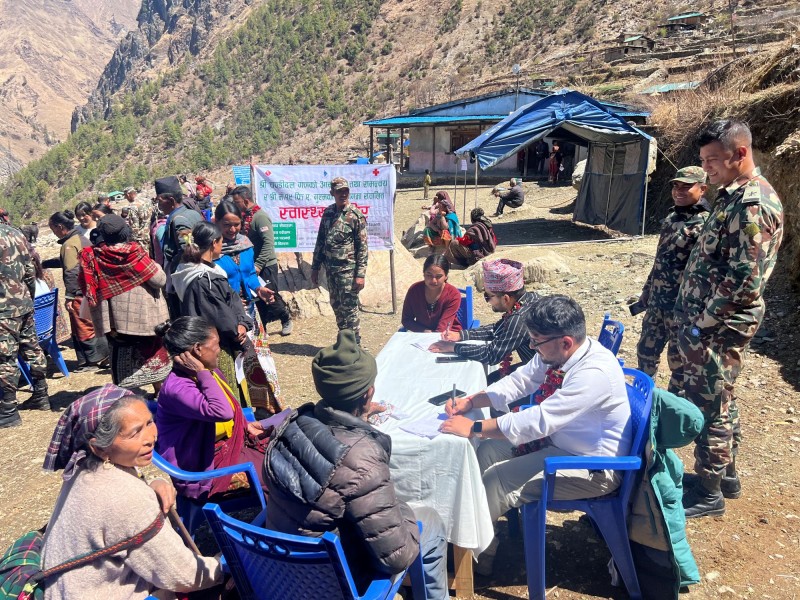 दुर्गम पेल्मा गाउँमा नेपाली सेनाको स्वास्थ्य शिविर सम्पन्न 