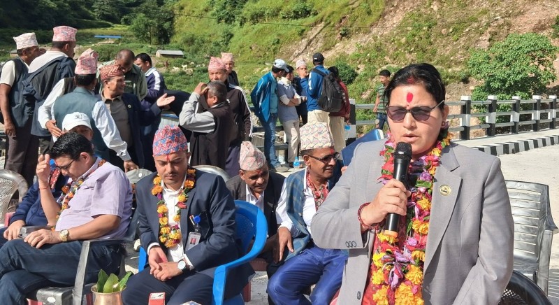 काम नगर्ने ठेकेदारलाई छुट दिईन्न : मन्त्री रोका