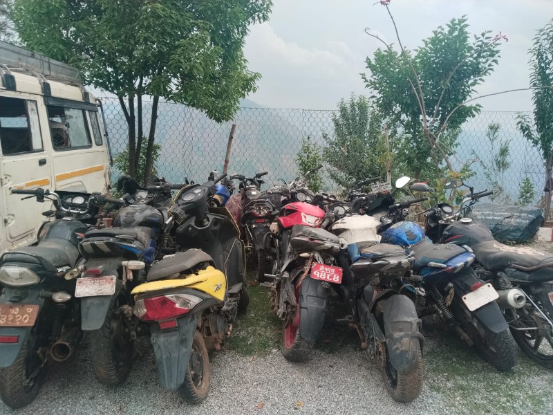 चोरीका मोटरसाईकल लिलाम बिक्रि गर्दै रुकुम प्रहरी (विवरणसहित)