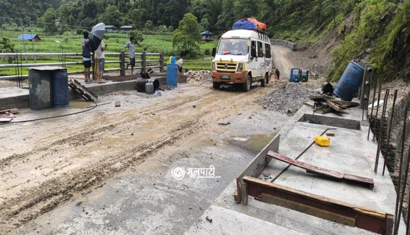 अब पितिबाङमा सास्ती छैन, खोला तर्न पैसा तिर्नु पर्दैन !
