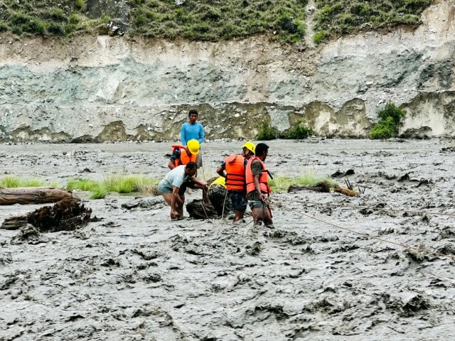 डोल्पामा भेरी नदीमा फसेका चार जनाको उद्धार