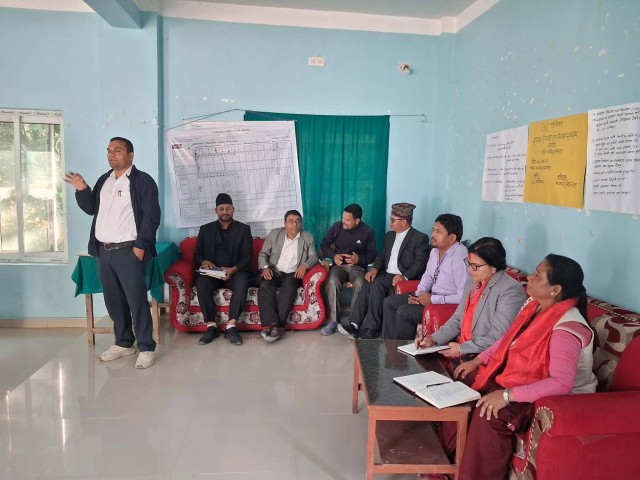 मन्त्रीद्वयद्वारा आठबिसकोट नगर अस्पतालको निरीक्षण