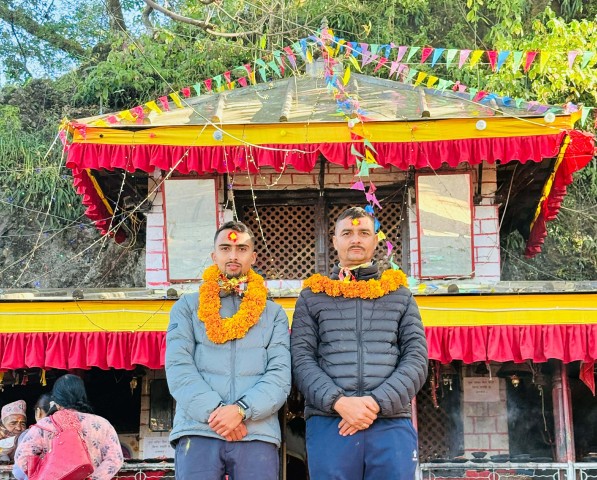 सरकारी सेवामा प्रतिबद्ध परिवारको सुन्दर कथा : एउटै कार्यालयमा बाबु-छोराको प्रेरणादायी सहकार्य