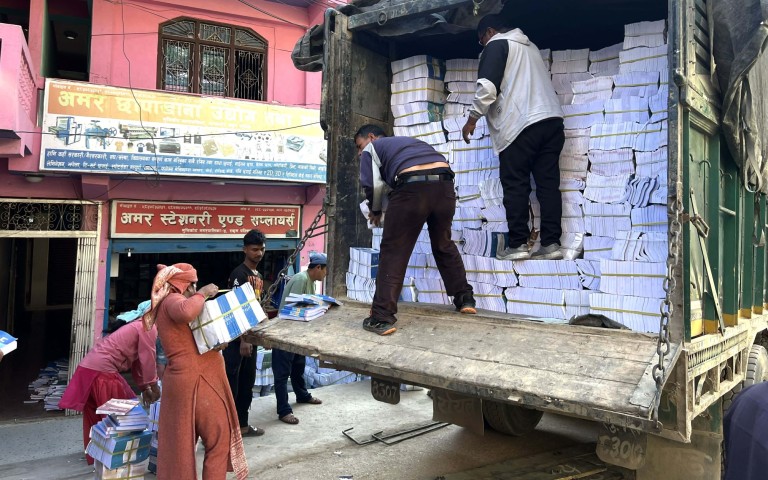 नयाँ शैक्षिक सत्रका लागि रुकुम पश्चिममा आईपुगे पुस्तक