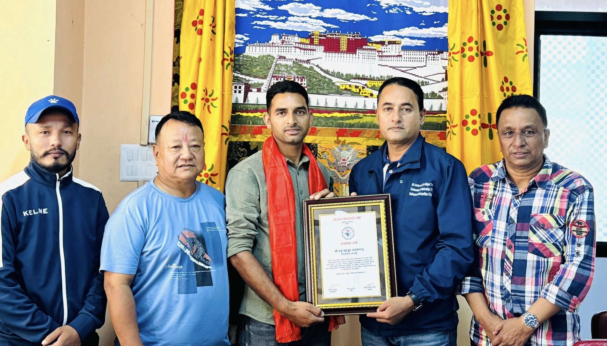 तेक्वान्दो संघ रुकुम पश्चिमका निवर्तमान अध्यक्ष भद्र खड्का सम्मानित