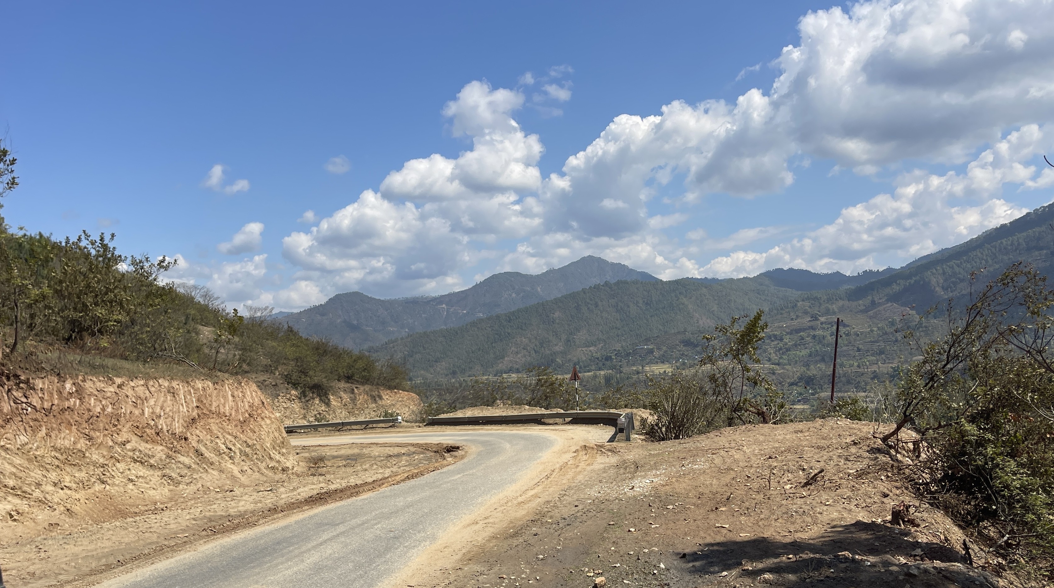 साँघुरा घुम्ती चौडा बनाउँदै सडक डिभिजन