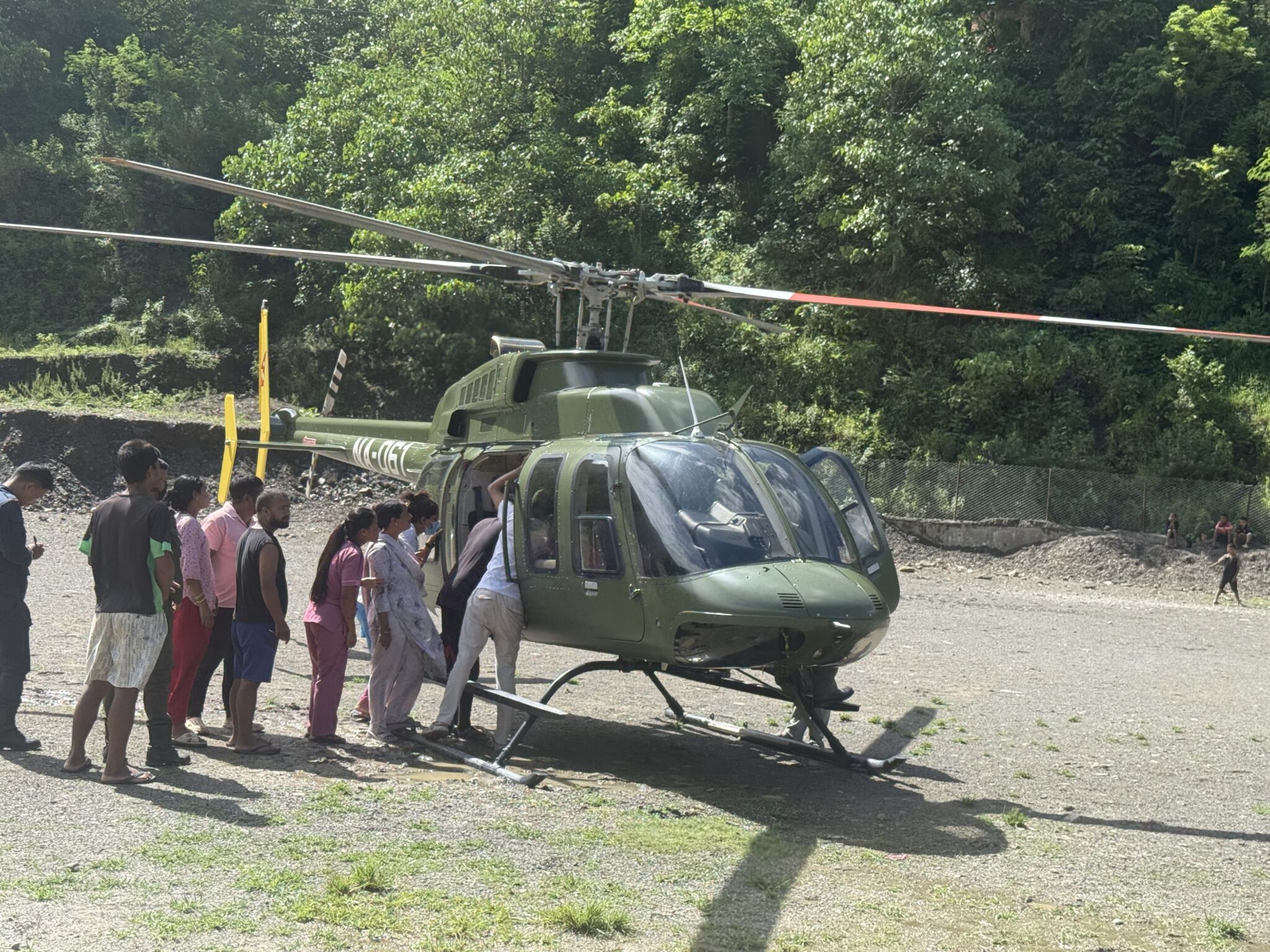 आठबिसकोटबाट शिशु र आमाको हेलिकोप्टरमार्फत उद्धार 