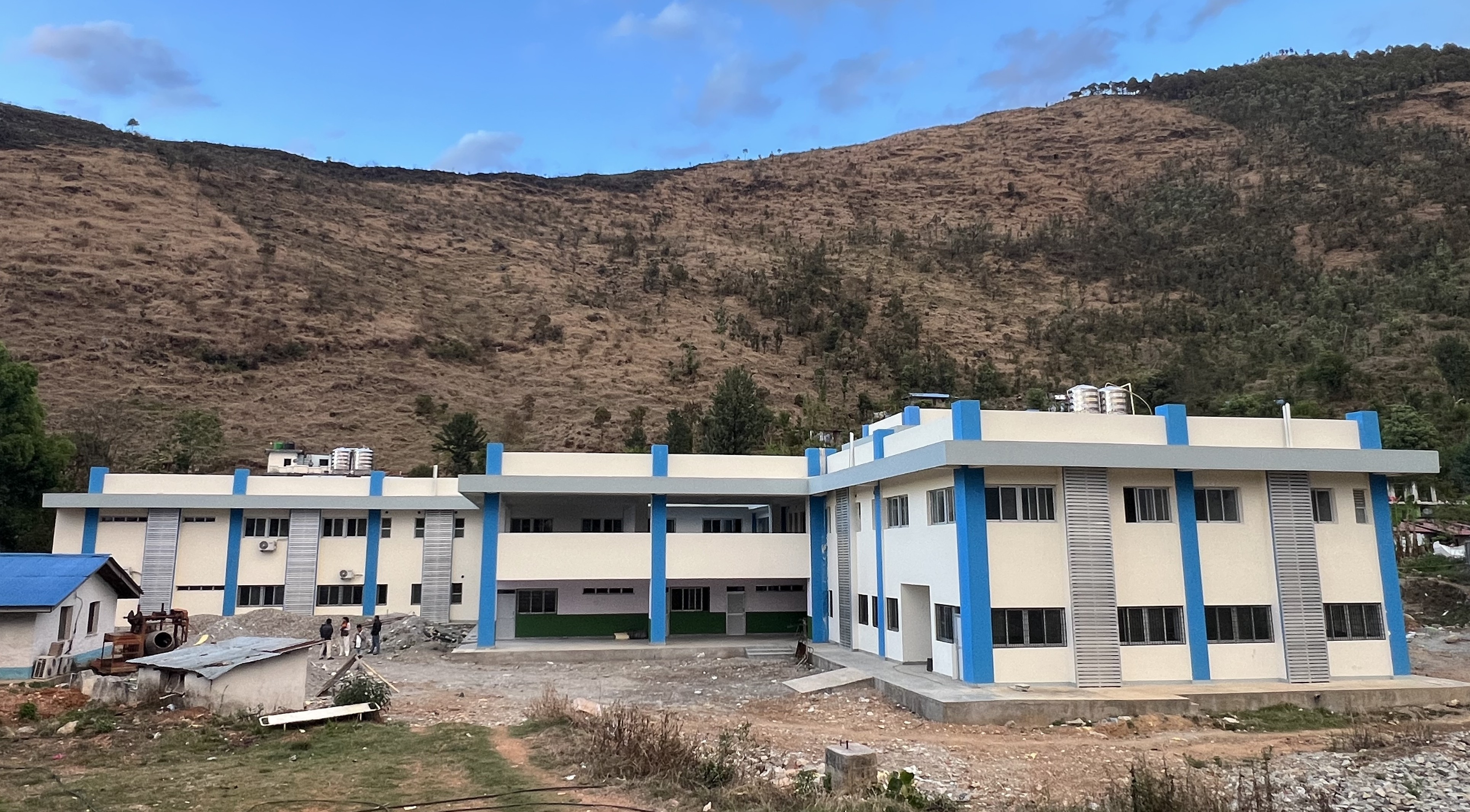 दुई पटक म्याद थप्दा पनि पुरा भएन जिल्ला अस्पतालको भवन, फेरि म्याद थपको पर्खाइ