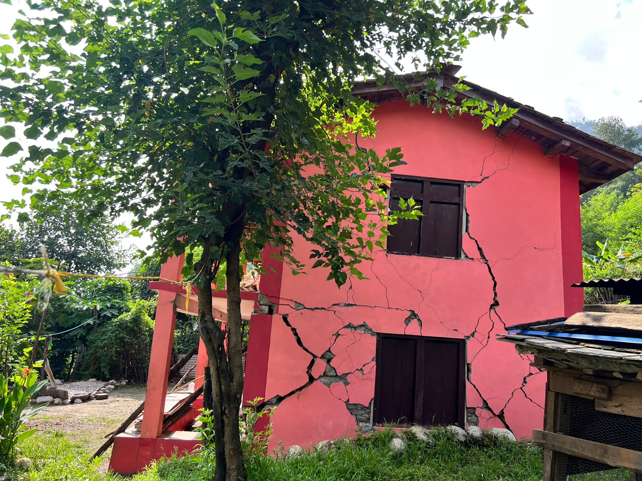 तीन वर्षसम्म चर्किएकै घरमा बास