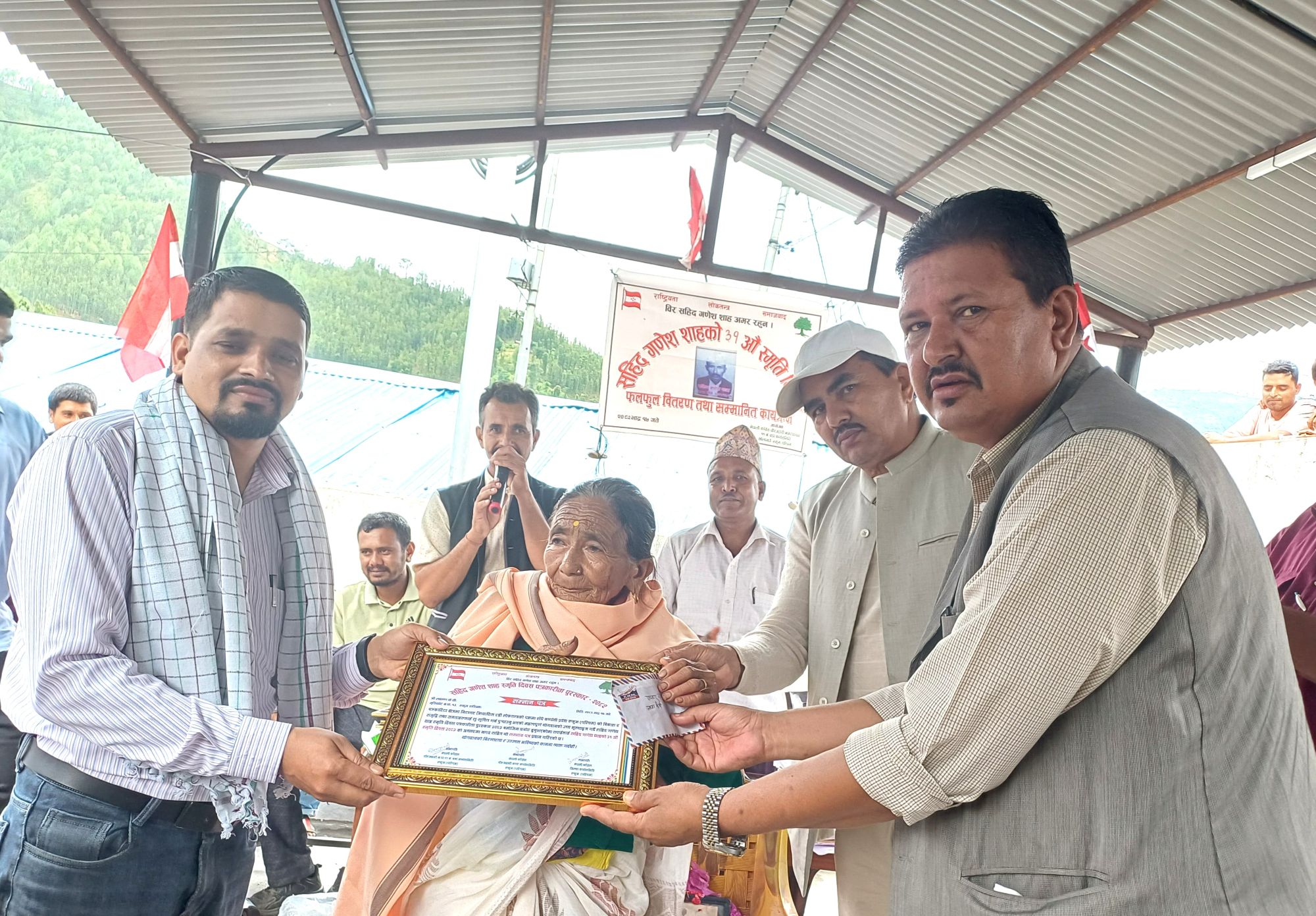 पत्रकार लक्ष्मण केसीलाई गणेश शाह स्मृति पत्रकारिता पुरस्कार प्रदान