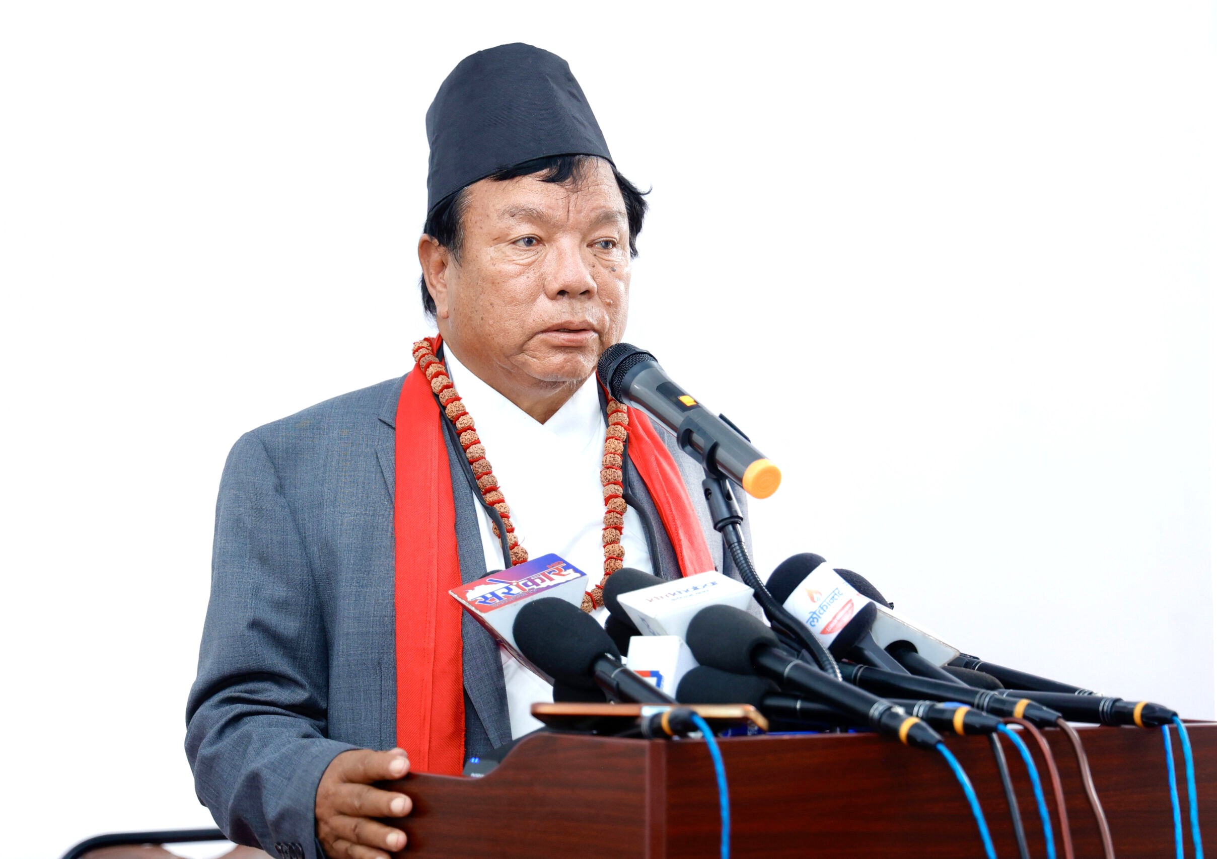 शिक्षक, प्राध्यापक र कर्मचारीका सङ्गठनलाई मान्यता नदिने शिक्षामन्त्री महावीर पुनको निर्णय