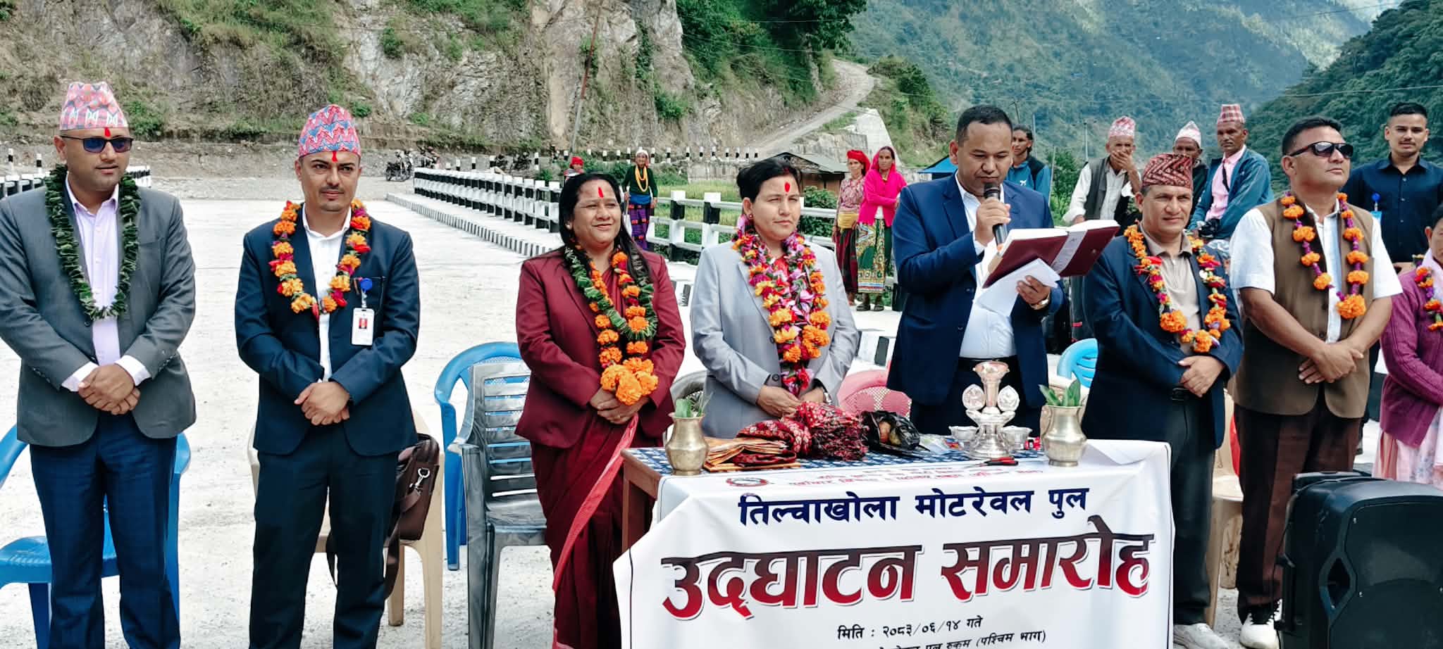 बाँफिकोटको तिल्ला खोलामा निर्माण भएको मोटरेबल पुलको उद्घाटन