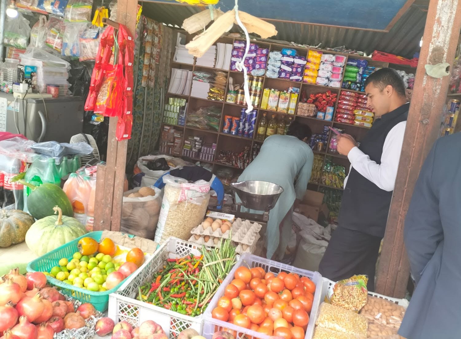 जिल्ला सदरमुकाममै म्याद गुज्रेका दैनिक उपभोग्य सामाग्री बिक्रि, ३२ हजारका सामाग्री नष्ट
