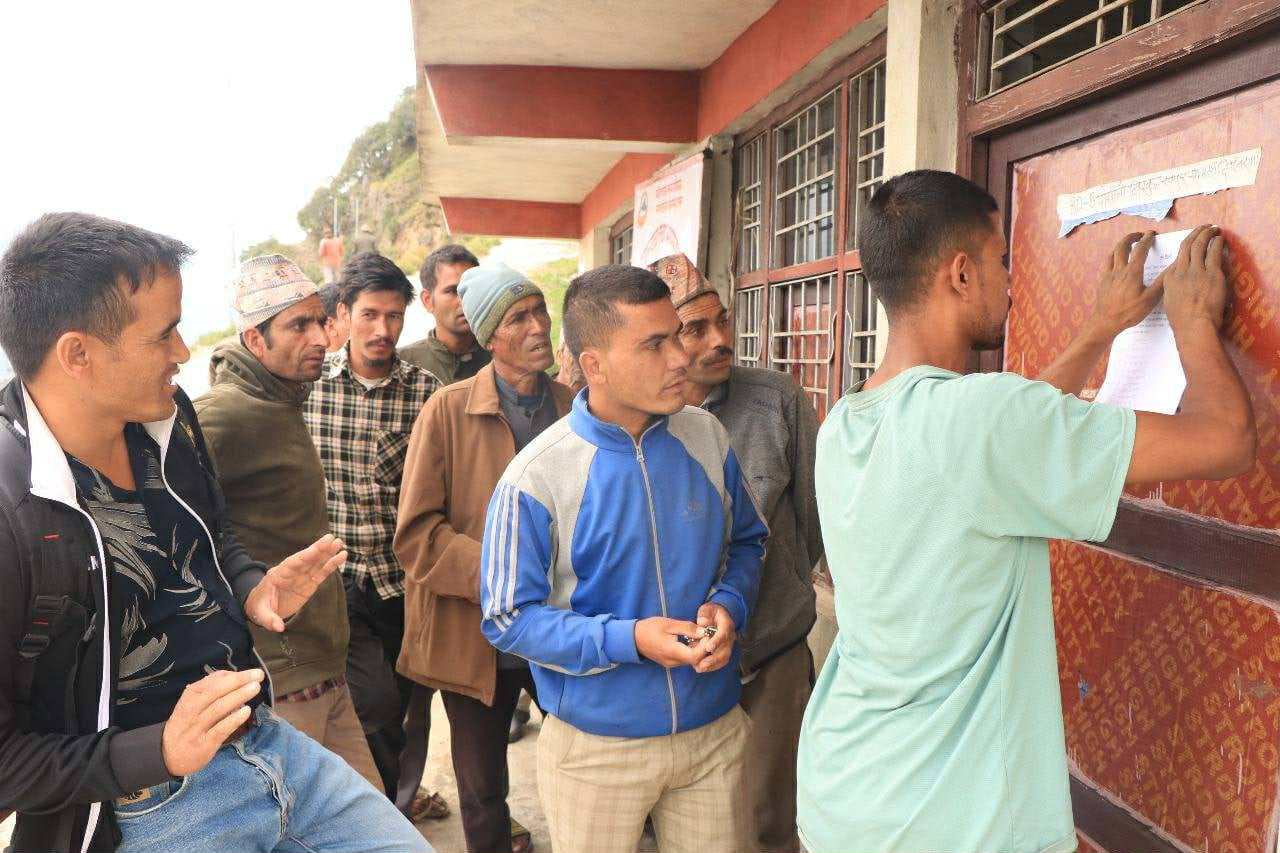 टाउको दुखेको बिरामीलाई आइरन चक्की दिएपछि स्वास्थ्य संस्थामा ताला