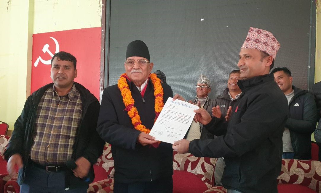 प्रचण्डले रुकुममै आएर दिए गोपाल शर्मालाई उम्मेदवारको टिकट