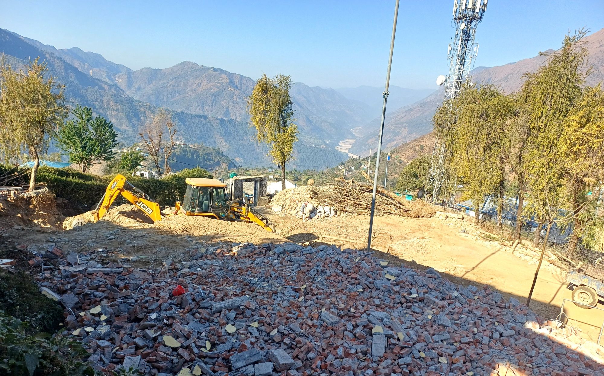 भूकम्पले क्षति गरेको जिल्ला प्रहरी कार्यालयको भवन पुनर्निर्माण सुरु