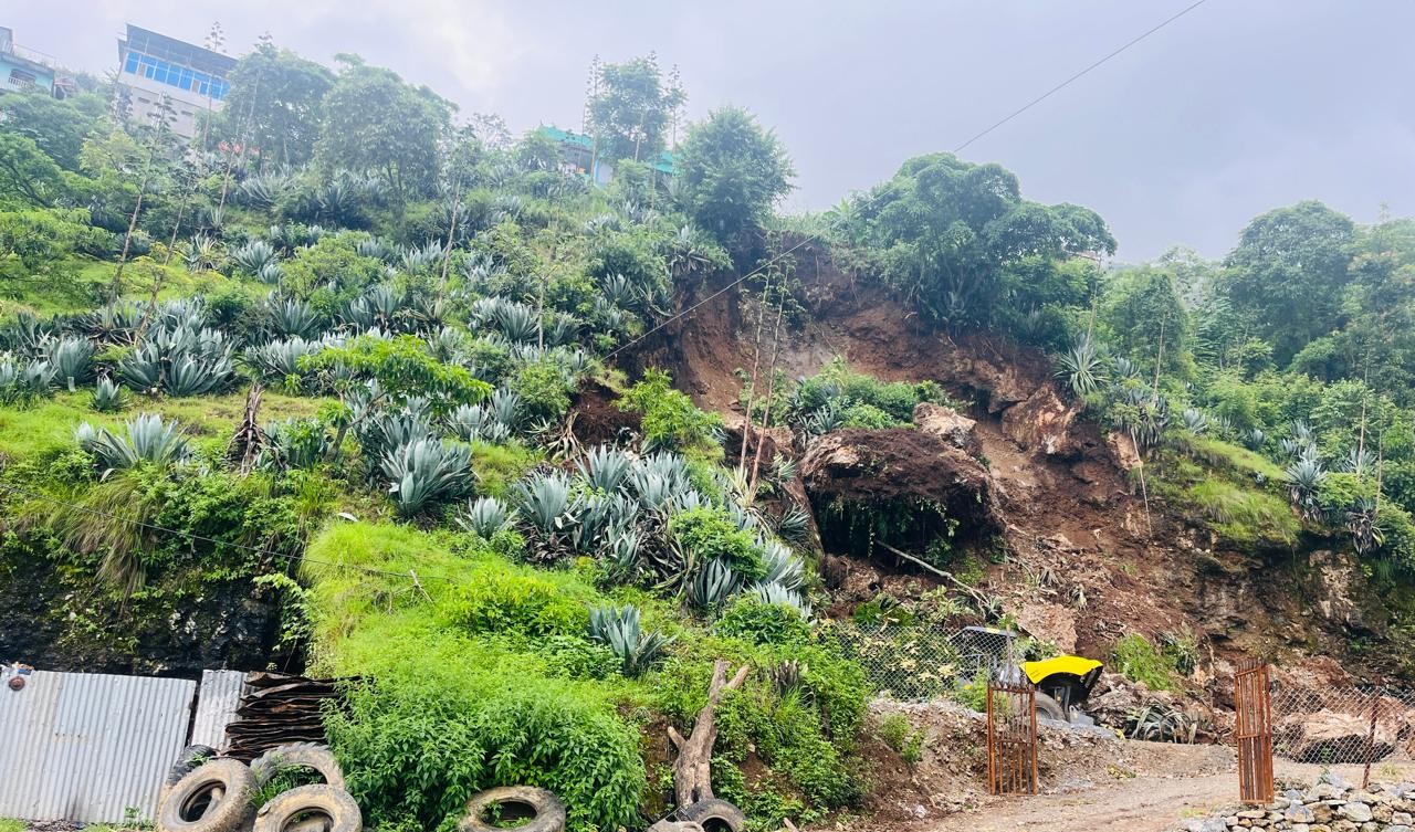 पहिरोको जोखिममा सेरीगाउँको नयाँबस्ती